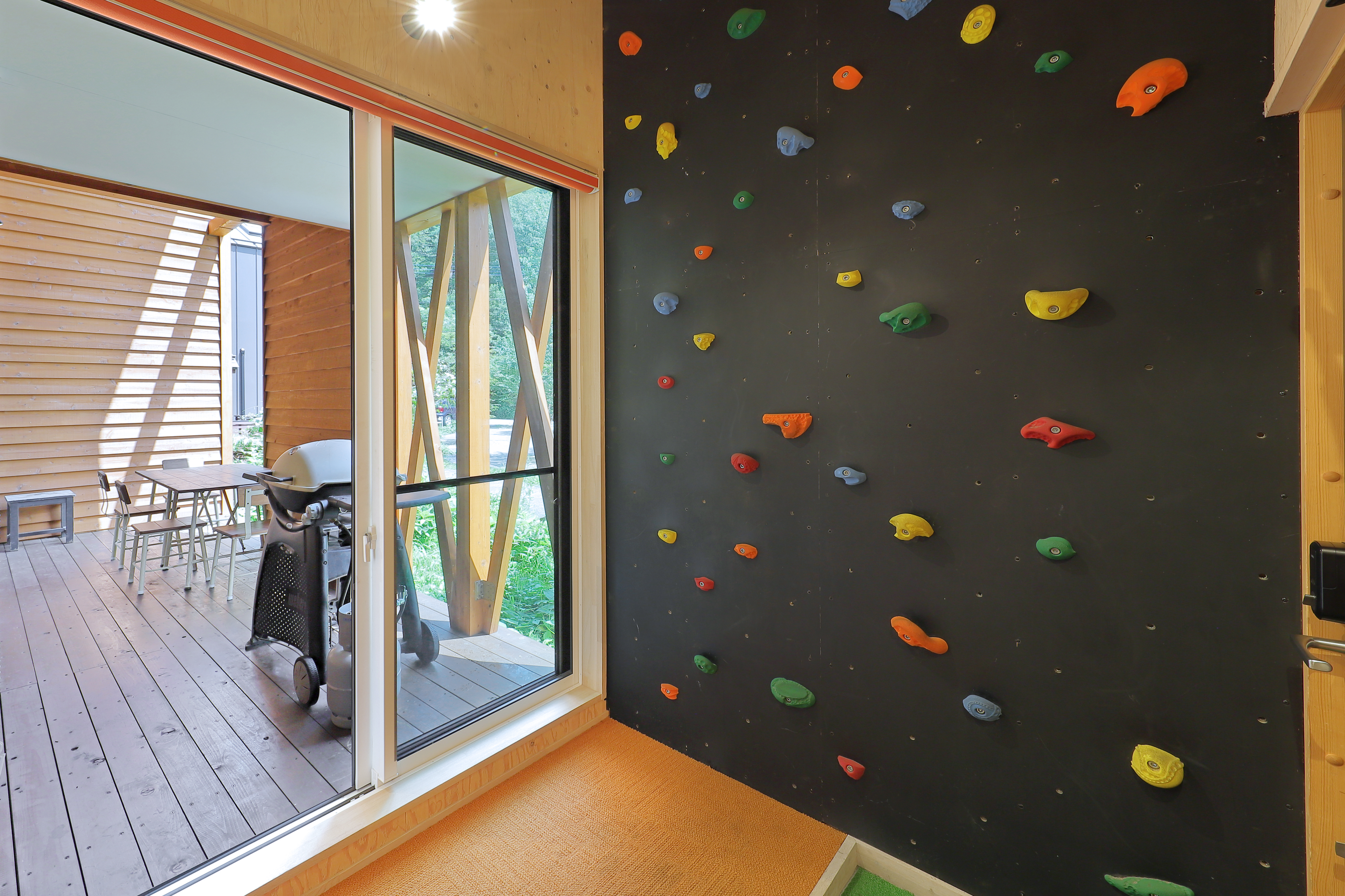 社員の提案で施工されたボルダリング！