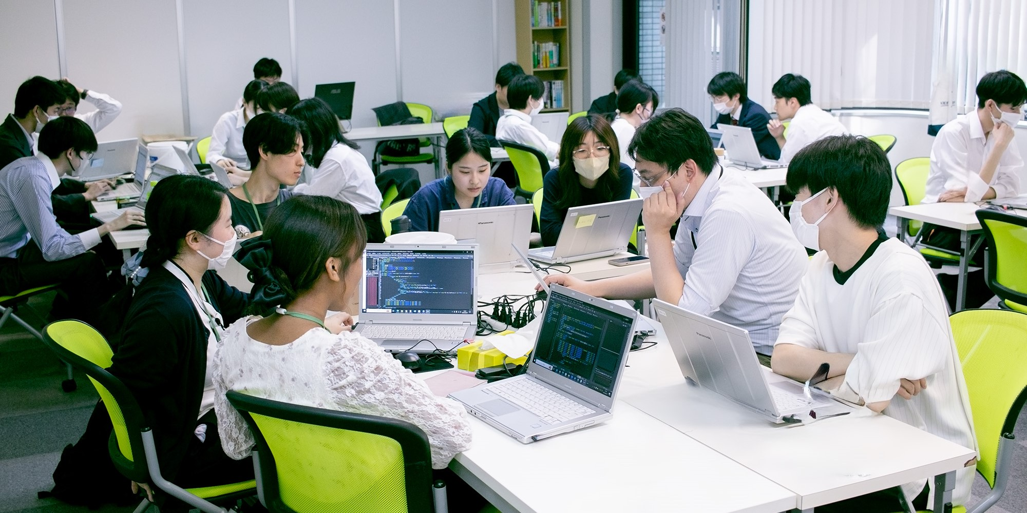 4ヶ月でWebエンジニアになれる！未経験者でも99.9%が完走できる、リゾームだけの新卒エンジニア研修をご紹介！