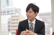 3年目でもユニットリーダーを任せ、個人の成績だけでなく、チームを向上させるマネジメントを経験します