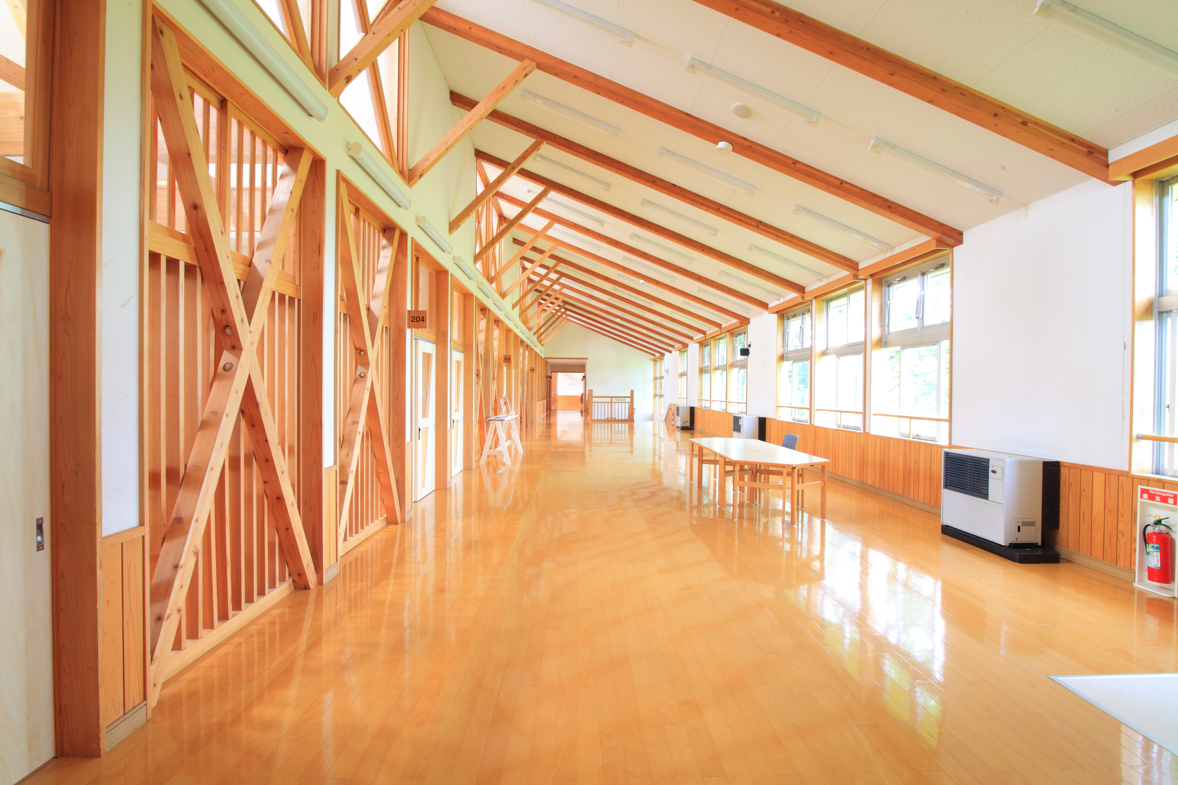 居心地のいいオフィスのこと｜きれいすぎる木造廃校