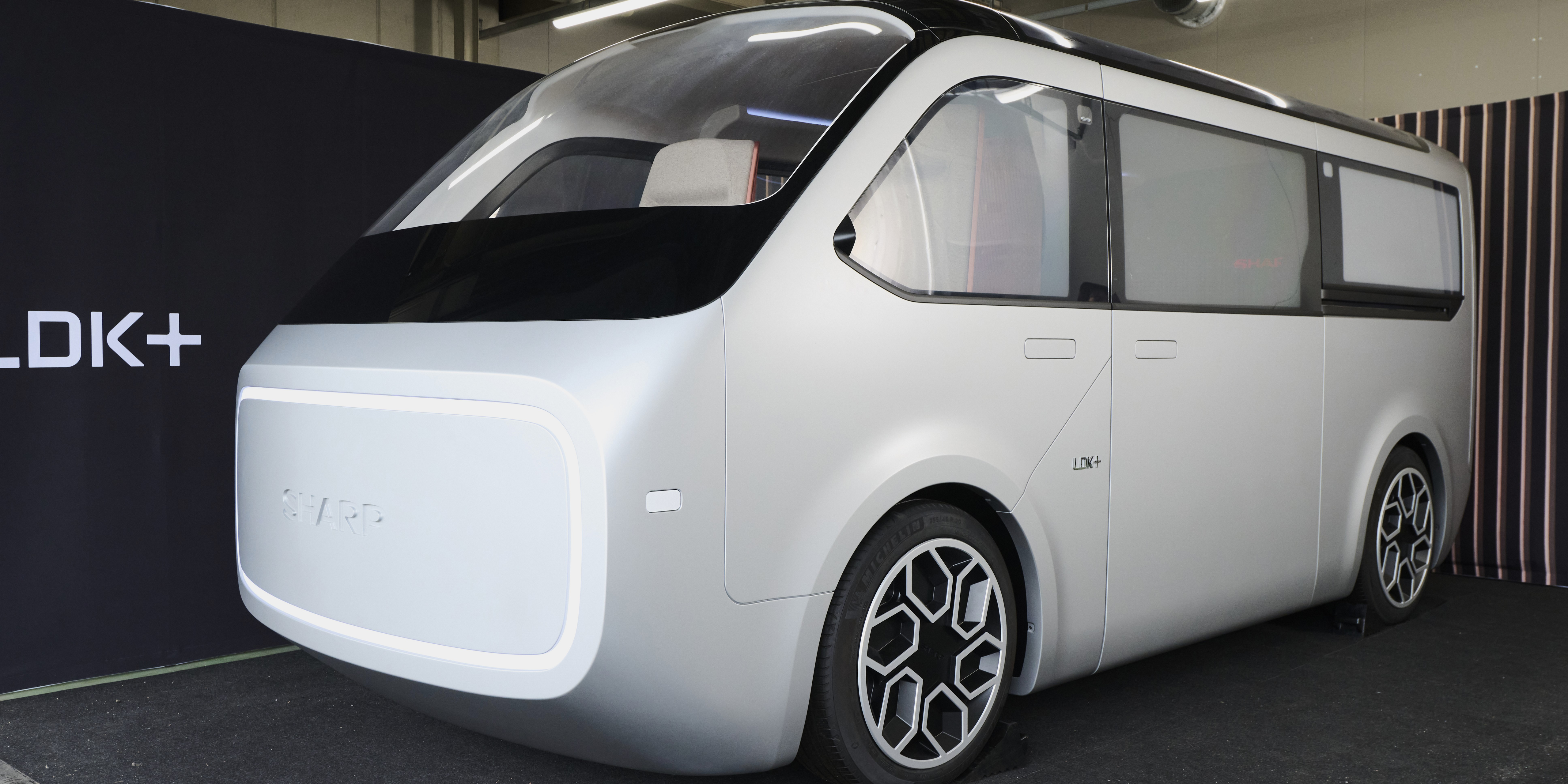 【SHARPの挑戦】～I-001プロジェクト～まさに、目の付けどころがシャープ！クルマの概念を180度変える『全く新しいＥＶ開発』とは？