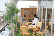 心地良い風を感じながら、テラスでも作業ができます