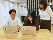 エボラニは年齢・経験関係なく、相談や議論がしやすい環境です。