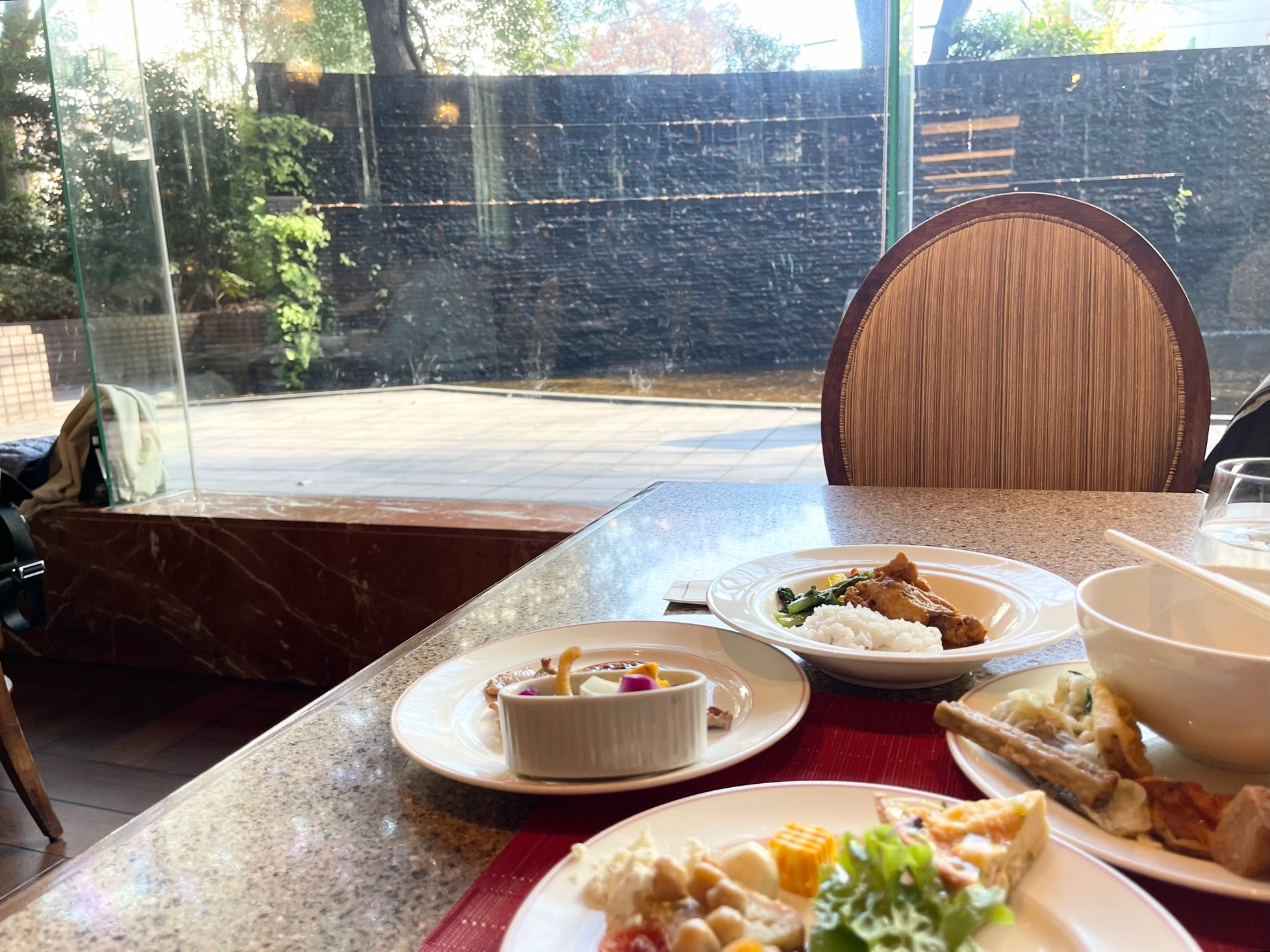 社内のコミュニケーションランチにビュッフェは不向き⁉サマンサのランチ補助制度「ごちサマ」で検証！