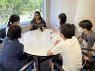 アメリカ、オーストラリア、シンガポールなど海外6拠点に自社法人を構えています。現地にしかない、最先端の教育コンセプトや情報をいち早くキャッチし、日本の教育現場や生徒の特性に合わせて「ローカライズ」。これは、私たちが選ばれる理由の1つです。