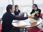 営業、メディア、クリエイティブ、マーケティング、プロモーションなど様々なエキスパートがチームでクライアントとの課題解決に取り組みます！