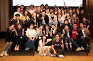 2023年11月羅針盤合併記念パーティでの集合写真