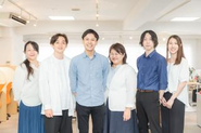 すでにオープンしている事業所の様子です。幅広い層のスタッフが活躍しています。
