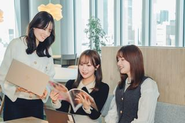売ったら終わりではなく、カスタマー対応の専門部署がアフターフォローまでこだわります。お喜びやご指摘の声をダイレクトにいただけるため、スピーディに商品企画やマーケティングに活かすことができます。