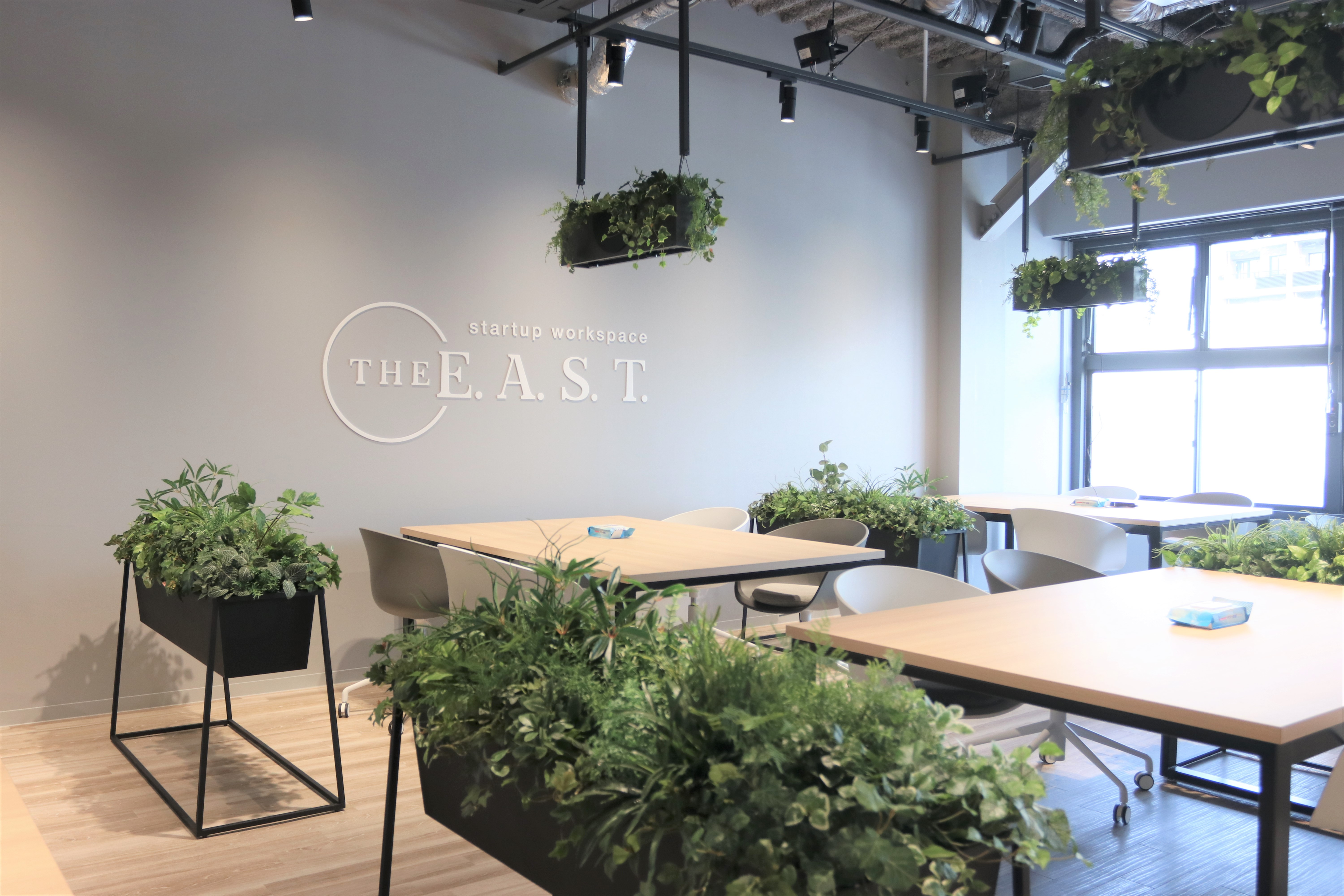 カフェを転々とオフィス化する創業期を乗り越え、2021年4月OPENの日本橋オフィスへ移転！