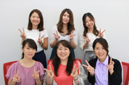 みんな家事や育児、介護と両立しながら、働いてます♪ 子供が熱出して早退！なんて場合もチームで協力しサポートします♪