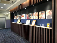 弊社のエントランスです。さまざまな賞をいただいております。賞状や盾がエントランスに飾ってあります。