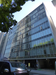 事務所の入居するビルです。