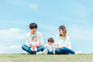 仕事に育児、そして家事。がんばりすぎて疲れがちな社会で「家事は家族で行うもの」という概念を変えてきたべアーズ。誰もが抵抗感や罪悪感を抱くことなく、家事を頼れるように。私たちは家事代行をもっと気軽に利用できるサービスとして広め、日本の新しい『暮らしインフラ』を確立していきます。