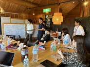 社外研修で「プロ」とは？をみんなで考える。