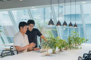 各自が、出社とリモートを使い分けています。