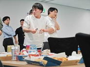 弊社は社員平均23歳と若いメンバーが活躍しています！これは定期的に行われる懇親会の様子です！