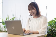 様々なバックグラウンドのメンバーが働いています！