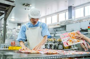 製造や出荷の現場でも「お客さまの嬉しい」を最優先！
