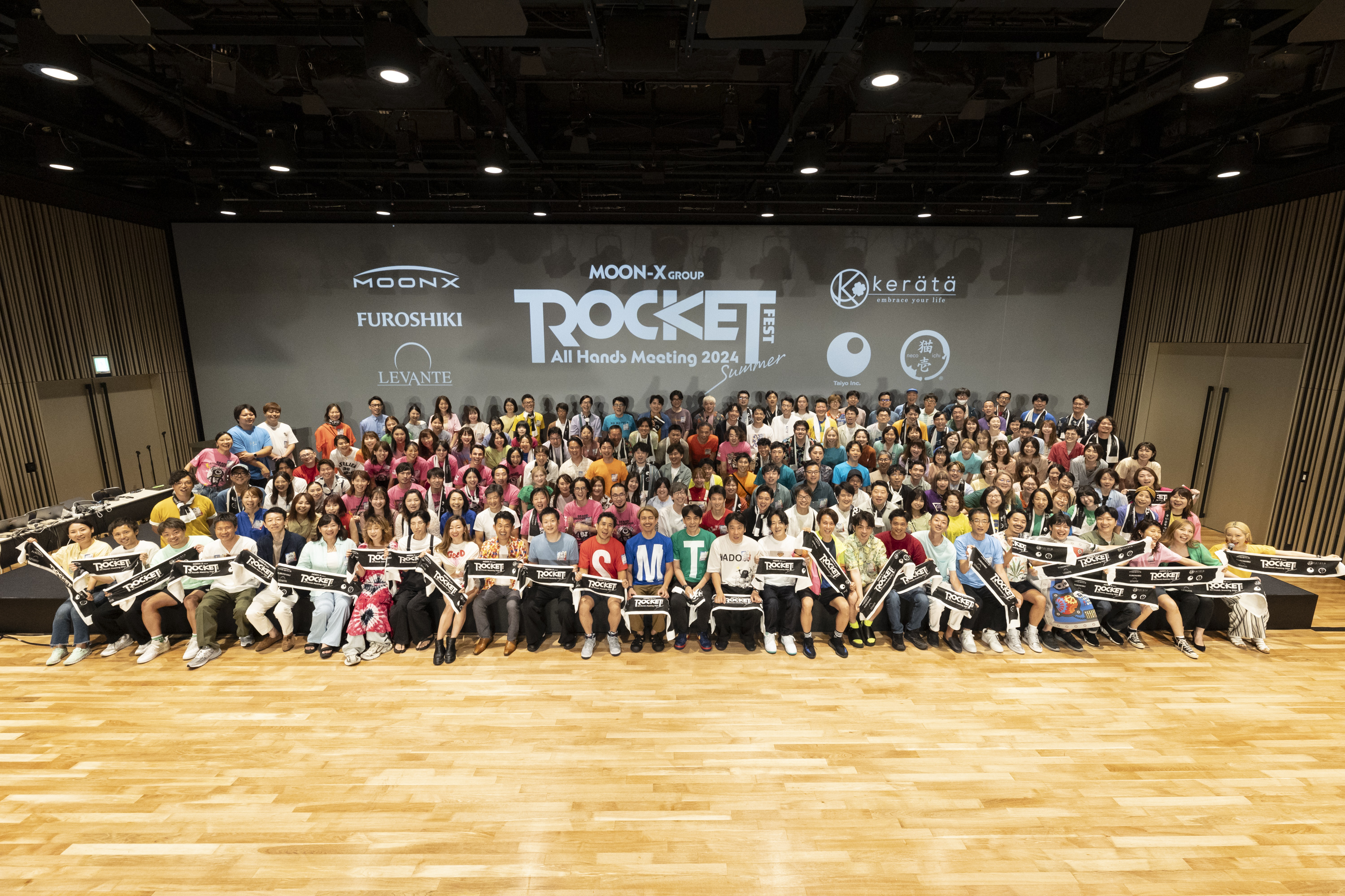 ライブにペンライト!?社内でフェスを開催しちゃいました！〜2024年夏MOON-Xグループ全社集会レポート〜