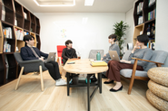 行き詰まった時はみんなでブレストをおこないます。