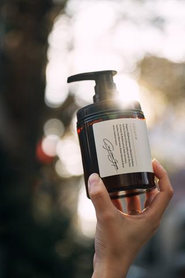 androotsの主軸であるD2C事業では、化粧品からサプリメント、飲料まで様々な商品を販売しています