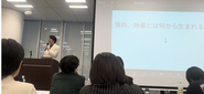 「未経験から1年で経営者へ。独自のカリキュラムと実践で、一生モノのスキルを磨く『稼げる専門学校』。」