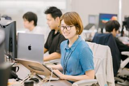 エンジニアの方にはモニター２台完備！