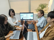 役職や立場に関係なく、助け合いながら成長できる風通しの良い環境。