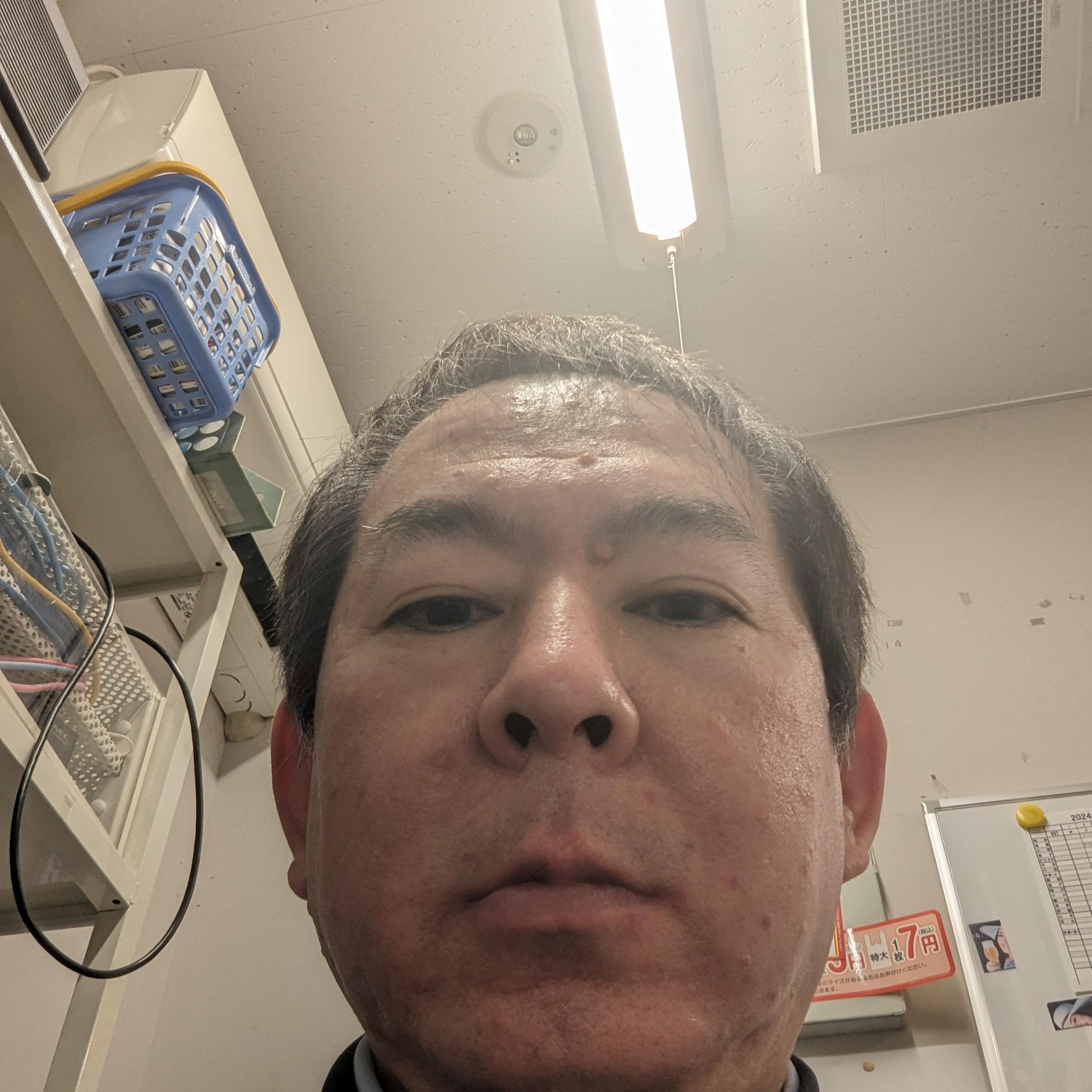 アキヤマ トモヒロ