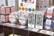 ショップやイベントでは、商品をずらりと並べます。