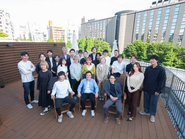 服装や髪型・色に規定は設けていません！お洒落をしてモチベーションを保つことも大切にしています！