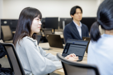 保険業界経験者歓迎｜業界知識を活かしたITエンジニアへ