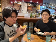今日もお疲れさま！インターン仲間と夜ご飯！🍕