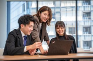 企業の事業成長を多角的に支援することを目的に、複数の事業を展開しています。 市場環境や顧客ニーズを的確に捉え、戦略立案から実行・改善まで一気通貫で伴走することで、継続的な成果創出を実現しています。