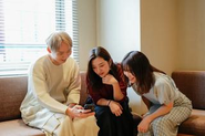 平均年齢27歳。スピード感持って日々業務に取り組んでいます。