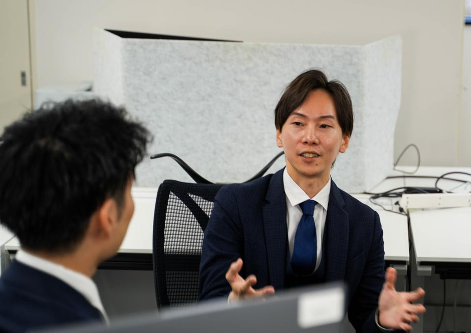 社員インタビュー】入社初月から即戦力として活躍するセールス・矢野