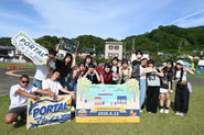 「大崎上島学」や「夢☆ラボ」などの取り組みから生まれたプロジェクトを形にし、生徒一人ひとりが各々の出店テーマを掲げて地域のマルシェに挑戦した瞬間です。自分たちのアイデアが地域に届く手触り感と達成感が生徒たちの表情に溢れています。