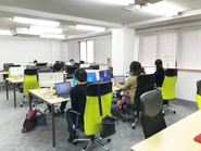 開発室の様子です。仕事は全力100％で取り組みます。