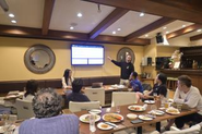 1年に数回のAll Hunds MTGにて各々のアイディアシェアや実績紹介の場があります。