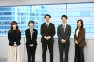 東京本社は‟サラリーマンの聖地”「新橋（汐留）」、大阪支社は大阪屈指のオフィス街である「淀屋橋」にオフィスがあります。オフィス内から見渡せる街の景色も、仕事のモチベーションを上げてくれます。
