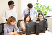 弊社では、女性の働きやすさを充実させるために様々な制度を導入しています。長く働いてしっかり確実にスキルアップを狙っていくことがオススメの職場になります。