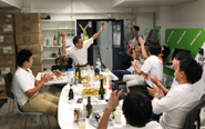 時にはハメも外しながらチームワークを強化