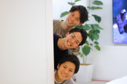 現場はわきあいあい