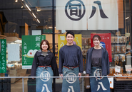 私たちは、品川区、渋谷区、目黒区などの都心部を中心に都市型八百屋の『旬八青果店（しゅんぱちせいかてん）』を運営しています。 現在は青果店を7店舗（10月24日時点）と弁当店4店舗の計11店舗を運営しています