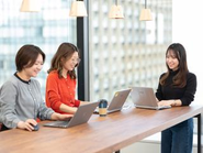 本当に良いサービスを提供してくために、部署を超えて協力しあって仕事を進めます。