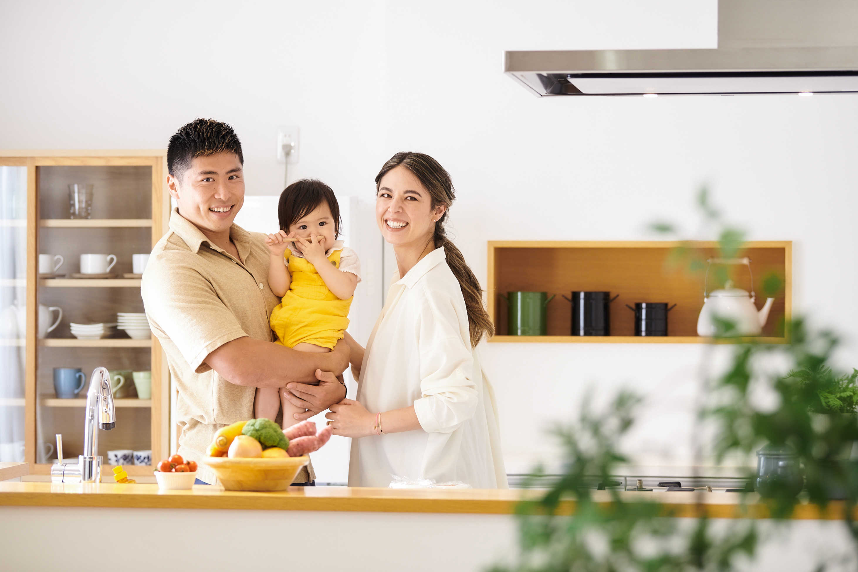 ブランドアンバサダー 栗原ジャスティーン・嵩 夫妻の 家族をテーマにした新ビジュアルを公開