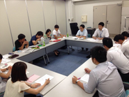 農林水産省にてミーティング中。ONもOFFもあり、楽しい時間です！