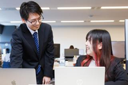 同期がいるのが心強い！入社日が毎月1日と決まっているので出遅れることはありません。CCNAの資格取得に向けて30日間研修だけを集中して受けて頂きます！！