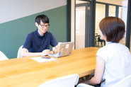 シェアオフィス内の会議室イメージです。